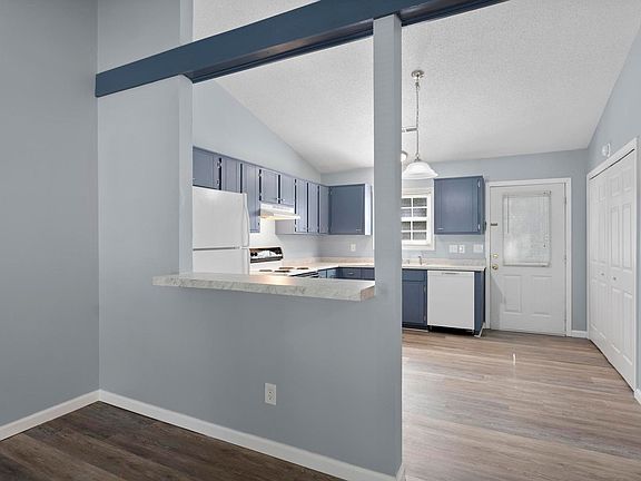 5th image of 184 & 186 Corey Cir #184