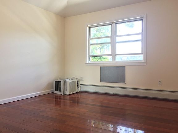 5th image of 4737 207th St Floor 1