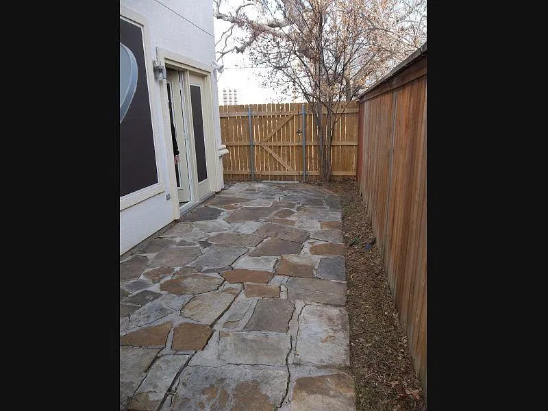 3 bed, 2.5 bath, 1400 sqft, $2,200 — Photo 2