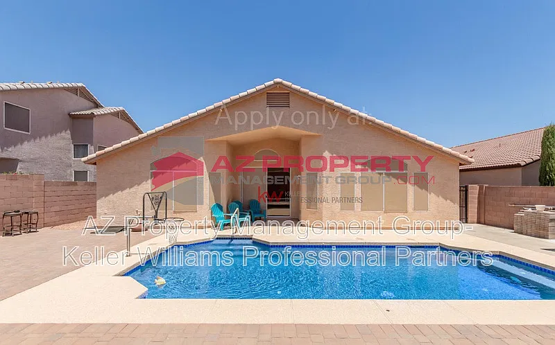 3 bed, 2.0 bath, 2185 sqft, $3,300 — Photo 2