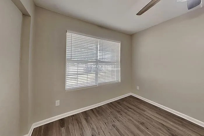 3 bed, 3.0 bath, 2112 sqft, $2,100 — Photo 4