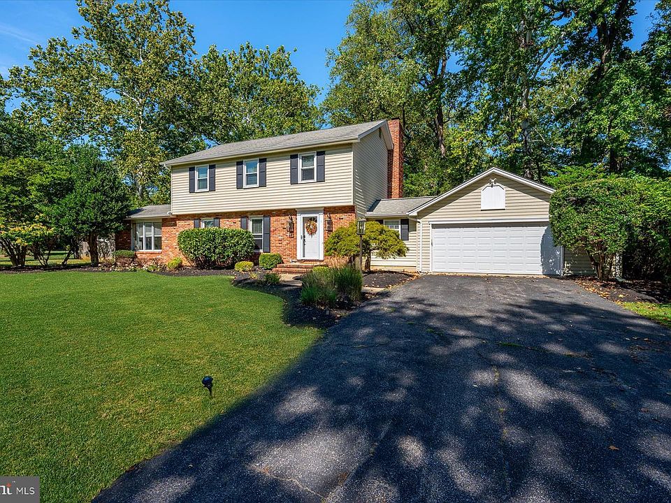 1st image of 12 Willow Spring Dr