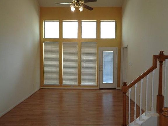 5th image of 90 N Valley Oaks Cir