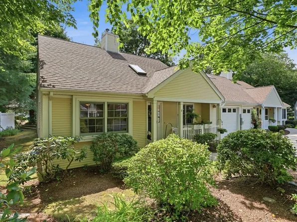 8 Stratton Dr Unit 8, Shrewsbury, MA 01545