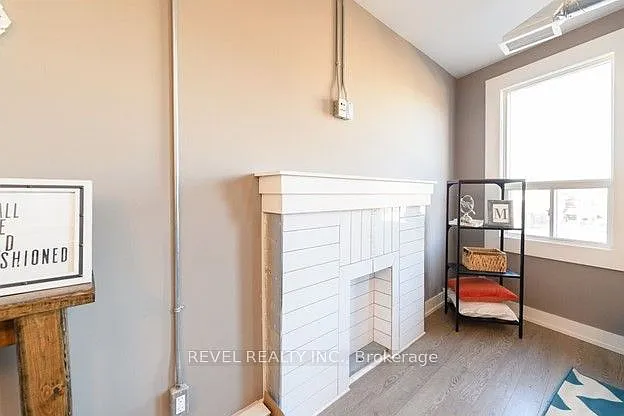 1000 King St E #1006 — Photo 8