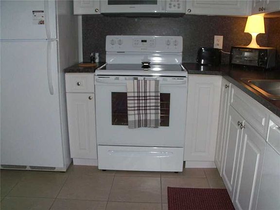 2nd image of 202 SE 10th St APT 304