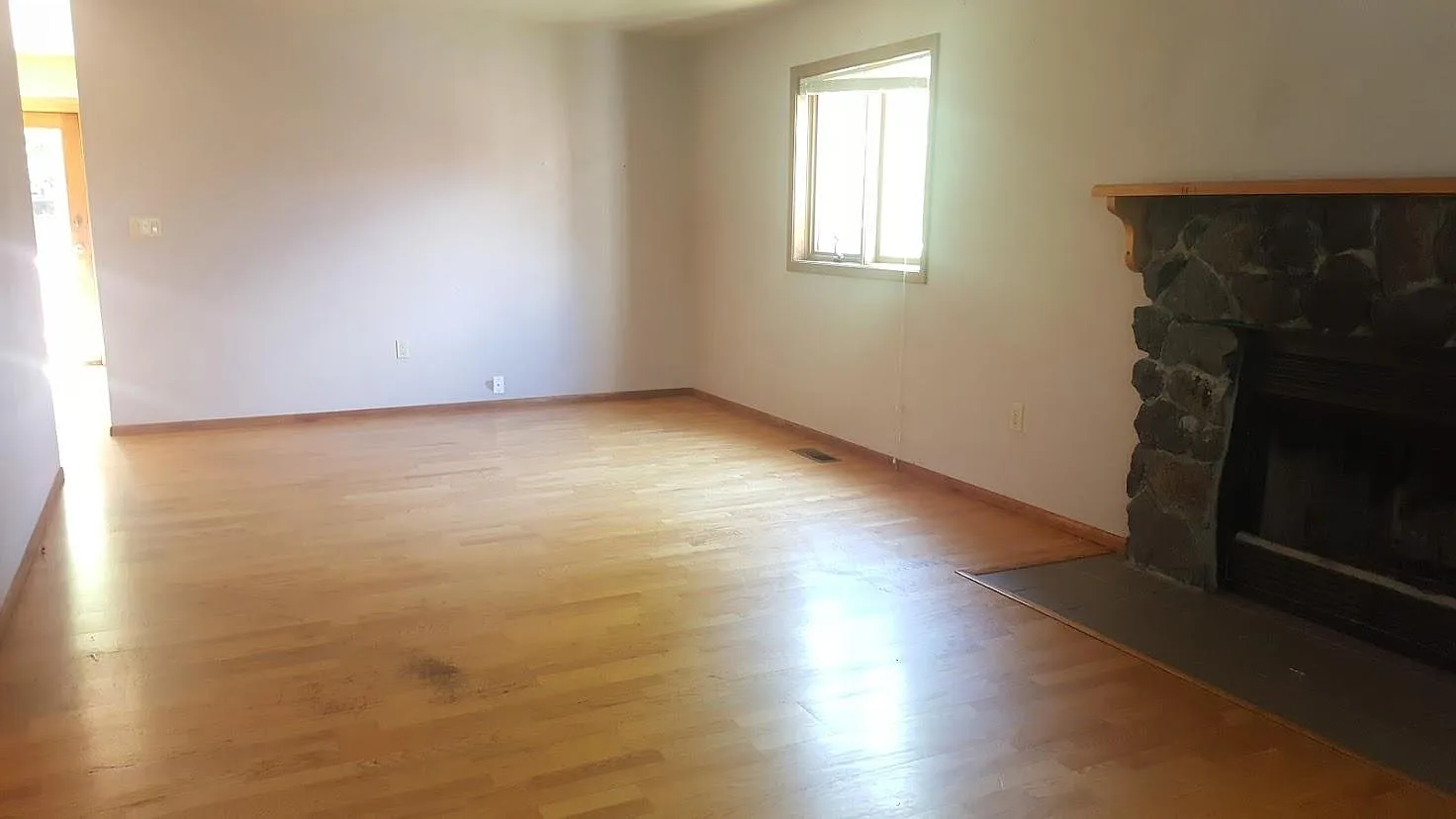 3 bed, 2.5 bath, 1575 sqft, $2,200 — Photo 2