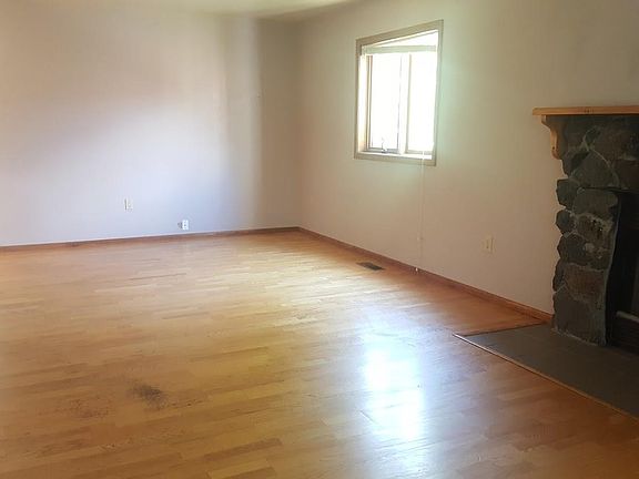 2nd image of 835 SE Lori Ct