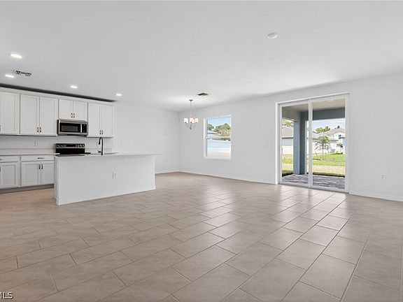 4th image of 254 Lakeside Breeze Way