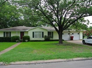 803 Lipscomb Blvd, Bonham, TX 75418