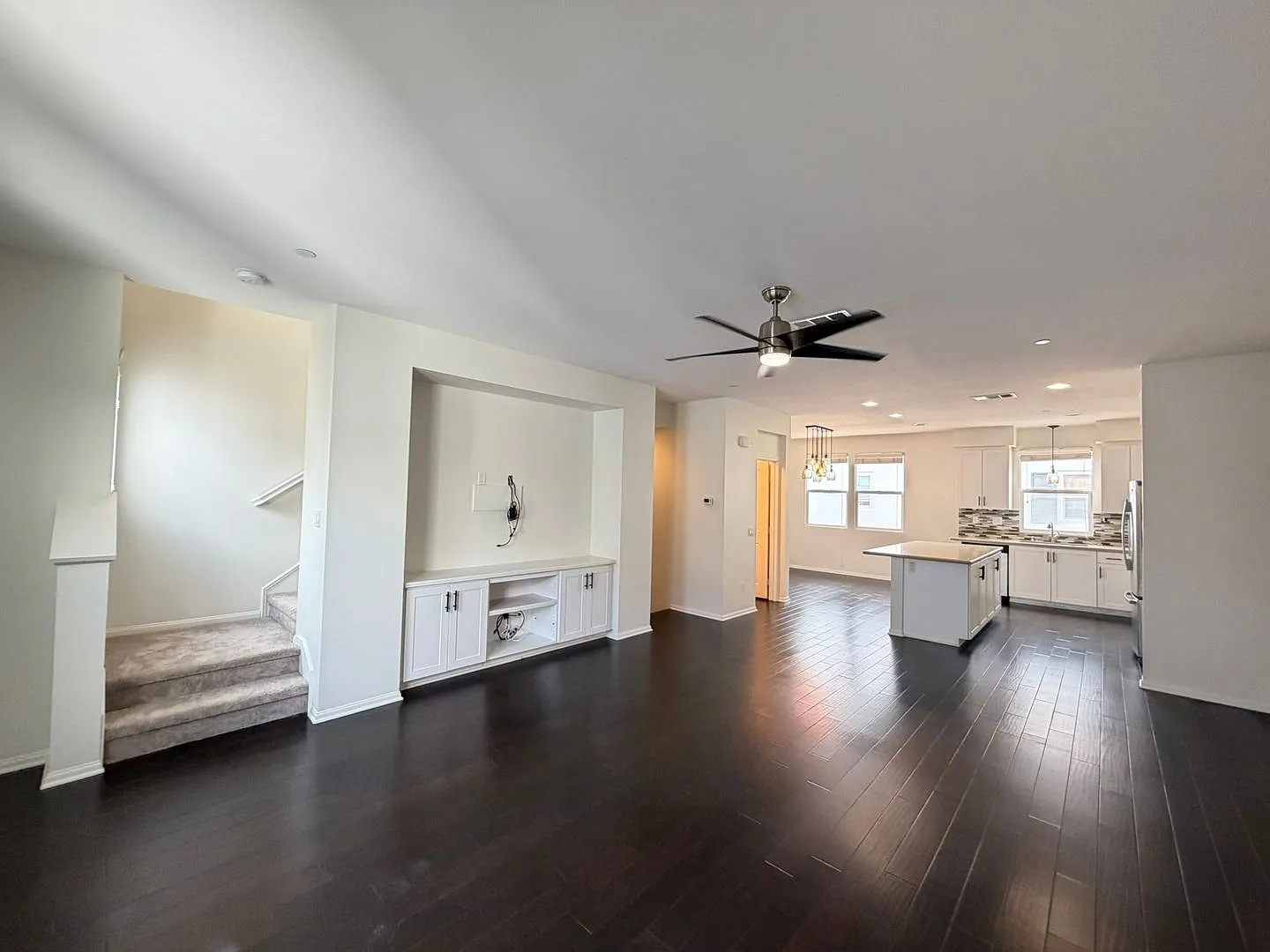 Energy-Efficient 3BR Townhome in Prime Carlsbad Location — Photo 4