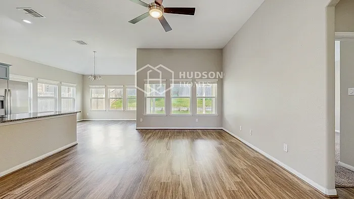 4 bed, 2.0 bath, 1722 sqft, $1,915 — Photo 4