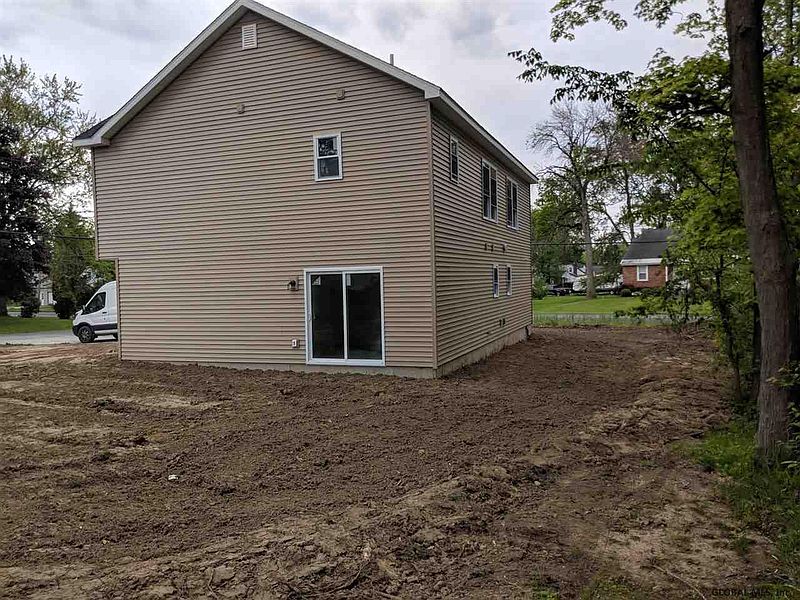 3rd image of 33 LANSING Road