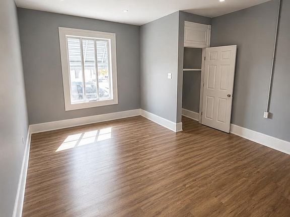 4th image of 4684 Hawthorne St