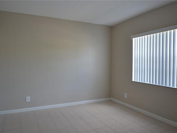 4th image of 10218 Twin Lakes Dr