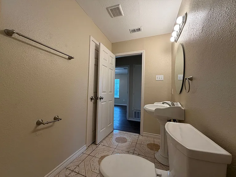 1618 Birch Pl — Photo 14