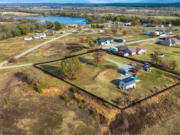 100 Ranch Ln, Wister, OK 74966