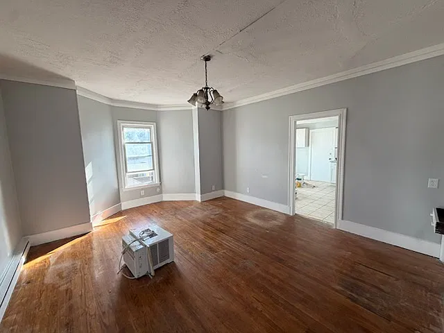 3 bed, $1,950 — Photo 2