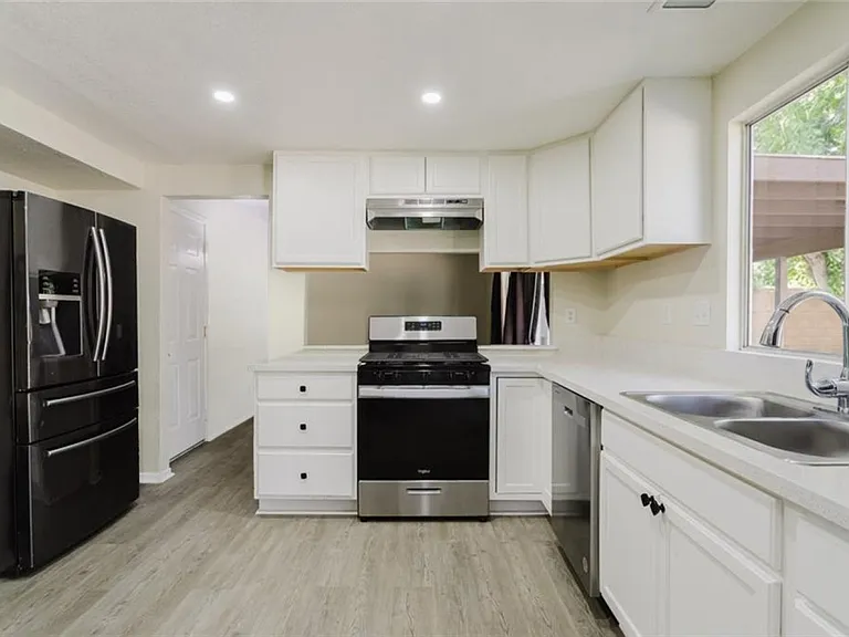 45041 Colleen Dr — Photo 3