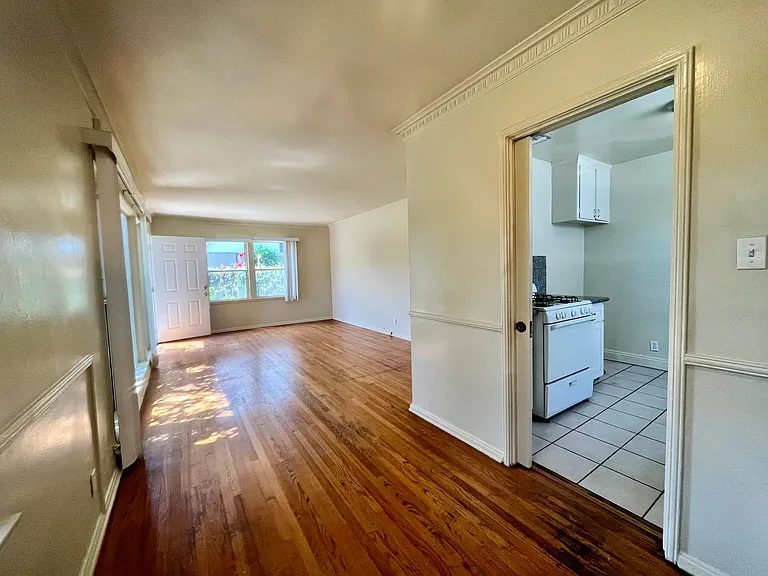 Cozy 1 & 2 bedroom in Beverlywood — Photo 4