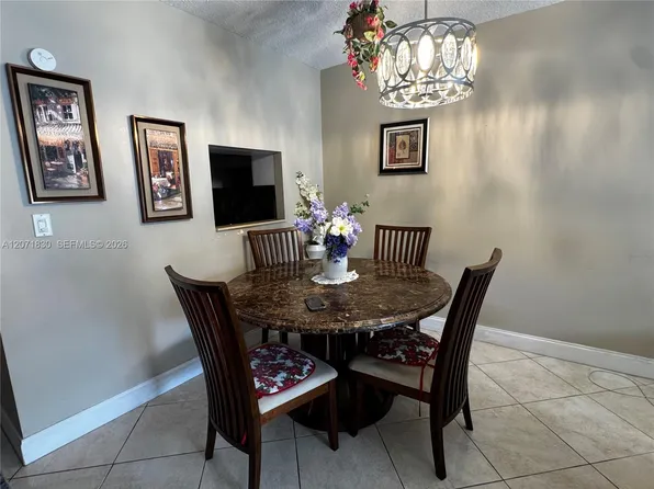 1000 Hillcrest Ct APT 214, Hollywood, FL 33021