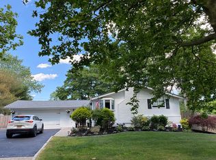 28 Lauren Ave, Dix Hills, NY 11746
