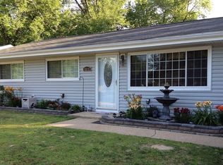 8813 Parkdale Dr, Caseyville, IL 62232