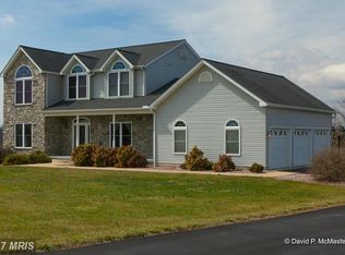 445 Falcon Dr, Falling Waters, WV 25419