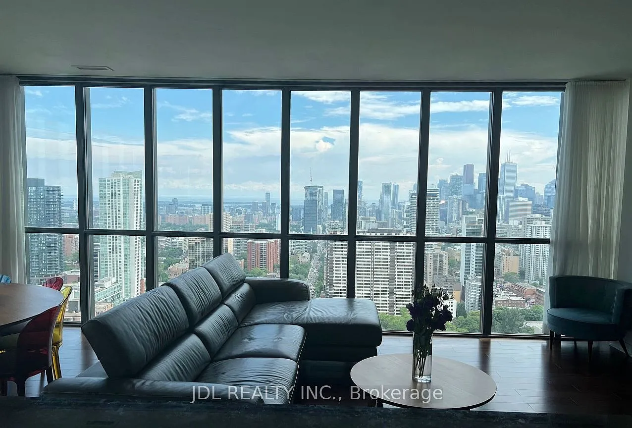 X Condo — Photo 3