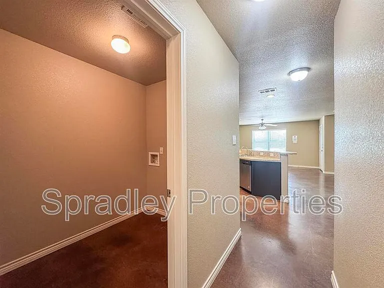 642 Laila Ln — Photo 10