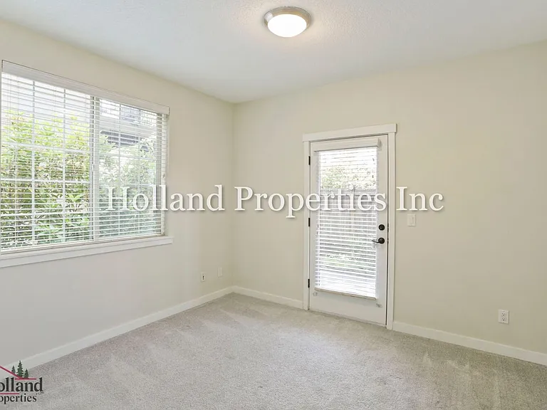 7898 NE Miriam Way — Photo 11