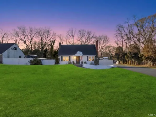 24 new Lane, Selden, NY 11784