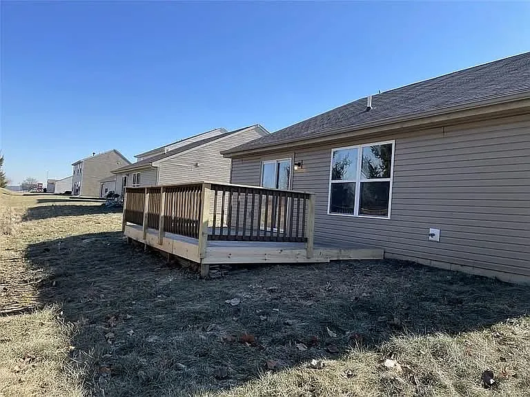 8372 Sotheby Dr — Photo 8