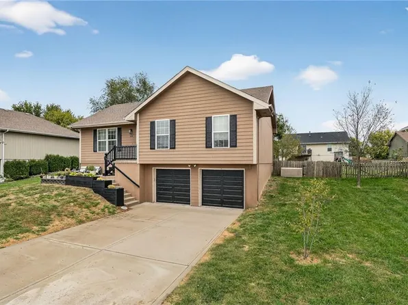 210 E 22nd St, Kearney, MO 64060