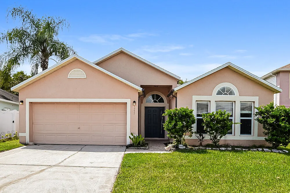 4 bed, 2.0 bath, 1874 sqft, $2,205 — Photo 1
