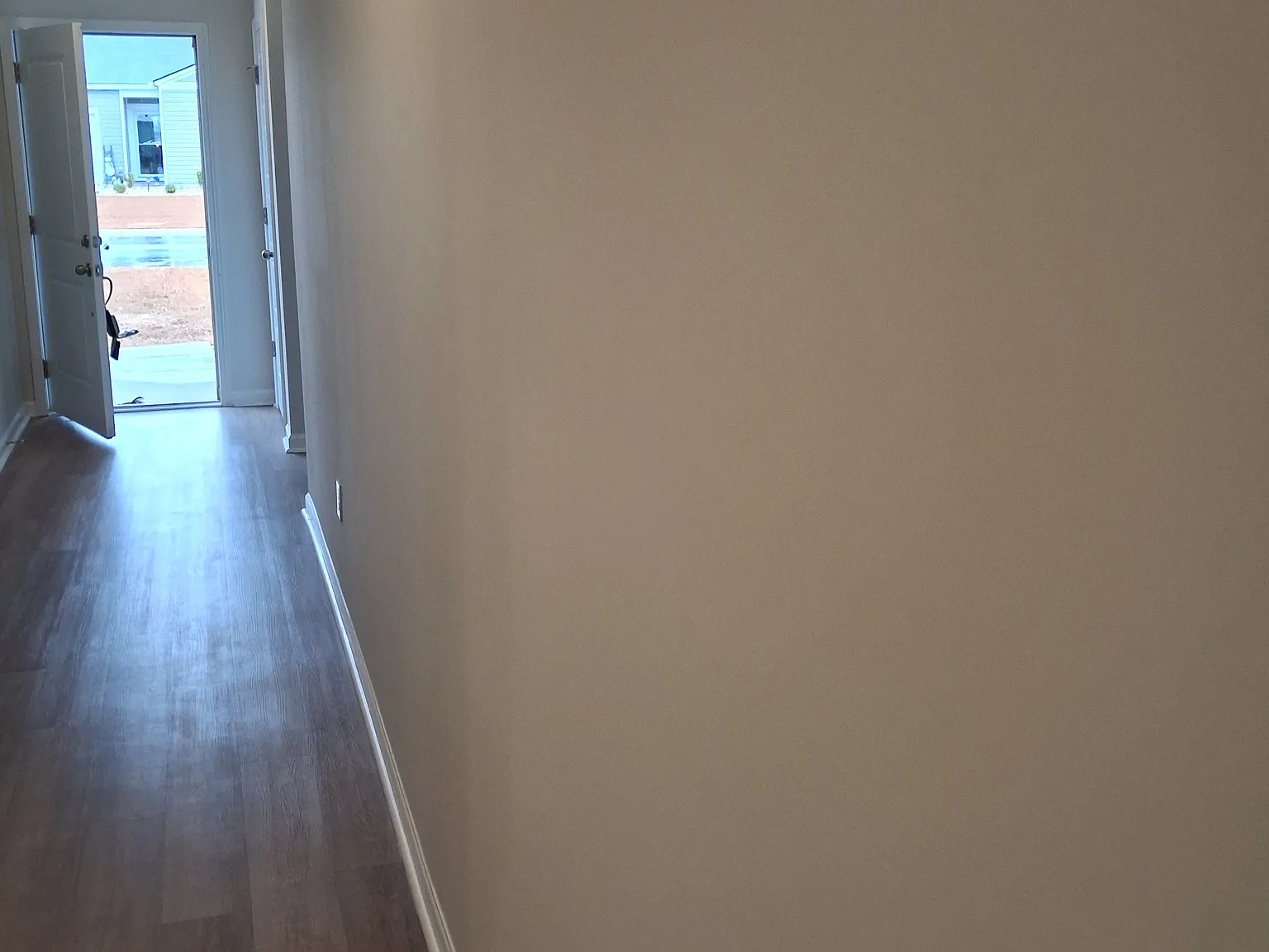 719 Colt Ct — Photo 4