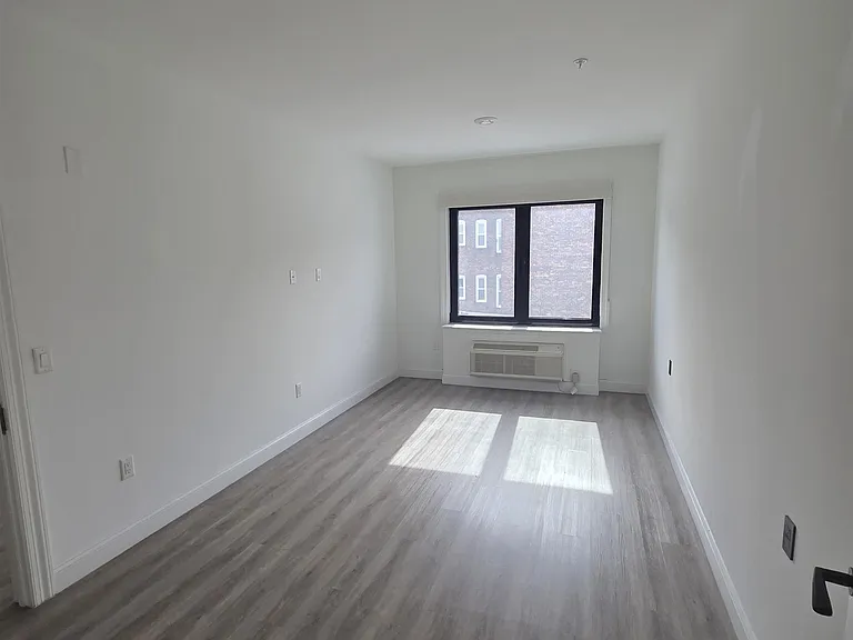 211 Baldwin Ave #219 — Photo 5