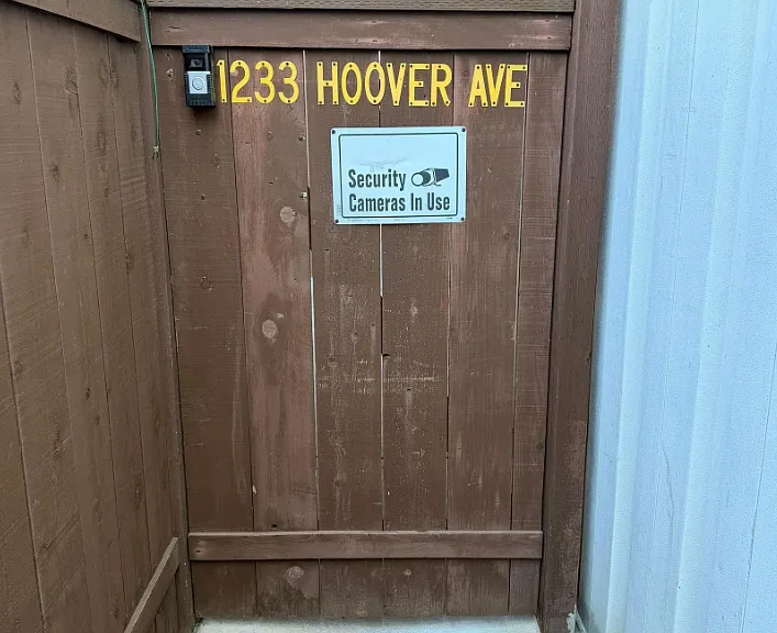 1231 Hoover Ave #1233 — Photo 4