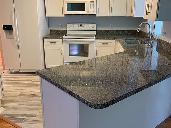 3rd image of 2497 Woodyglen St