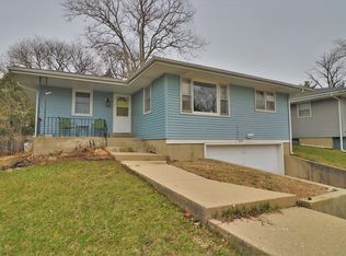 215 Ridgeview Ave, Rockford, IL 61107