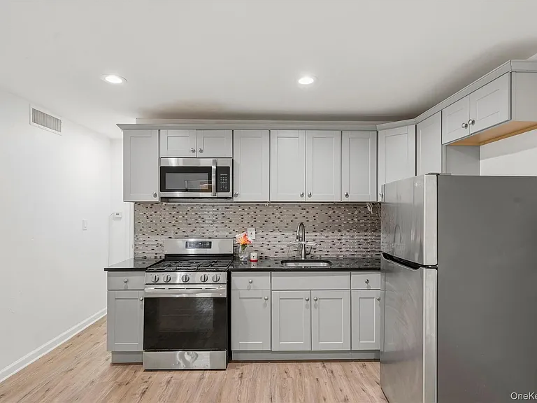 411 Liberty St — Photo 13