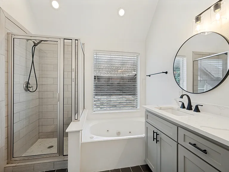 7086 Richmond Dr — Photo 25