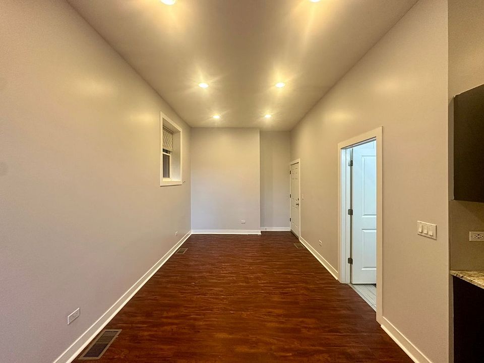 1st image of 2942 W Montrose Ave #2944-1