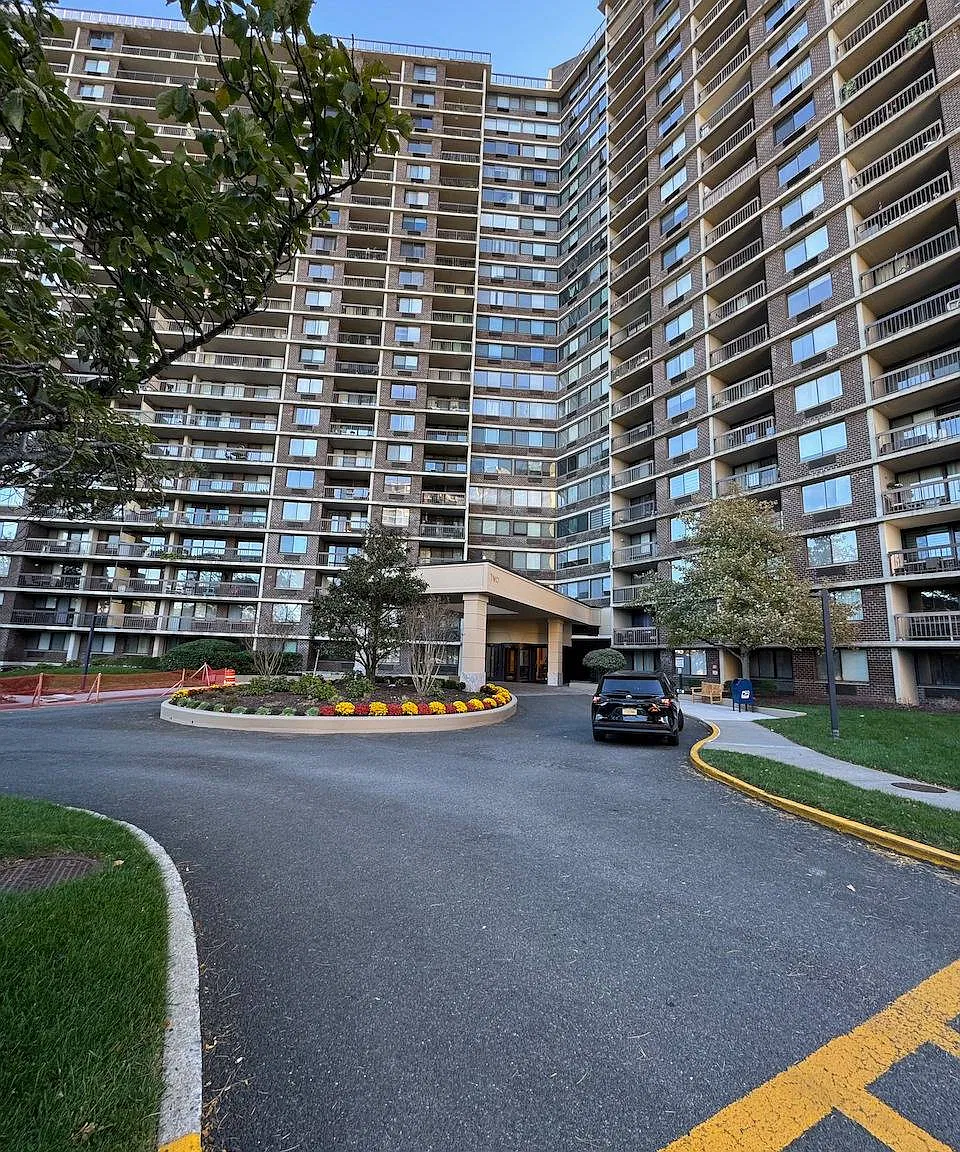1 bed, 1.0 bath, 800 sqft, $3,400 — Photo 1