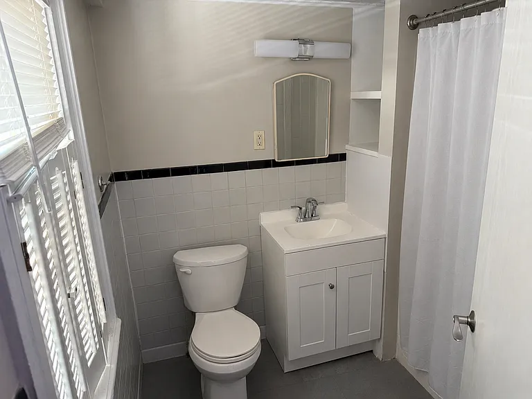 Bath (from entrance, next to linen closet)