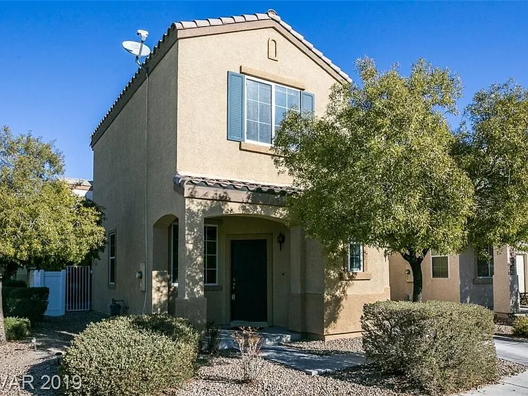 1142 Village Crossing Ln — Photo 1