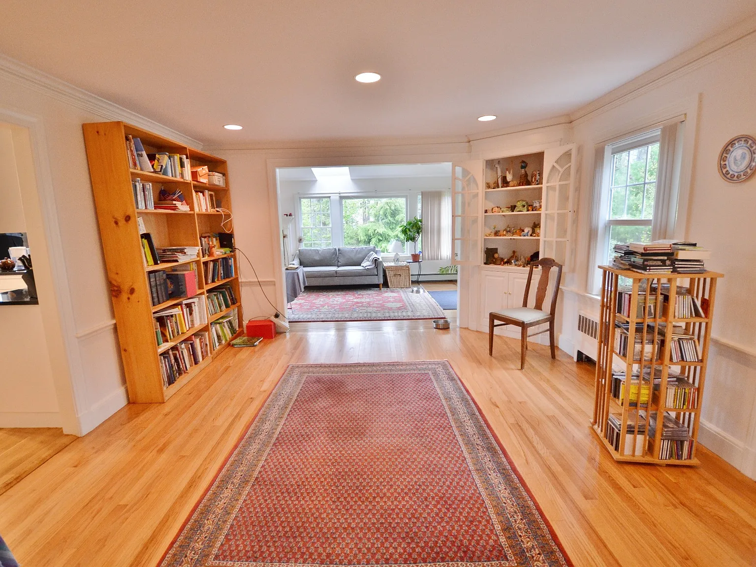 5 bed, 3.5 bath, 3000 sqft, $9,000 — Photo 3