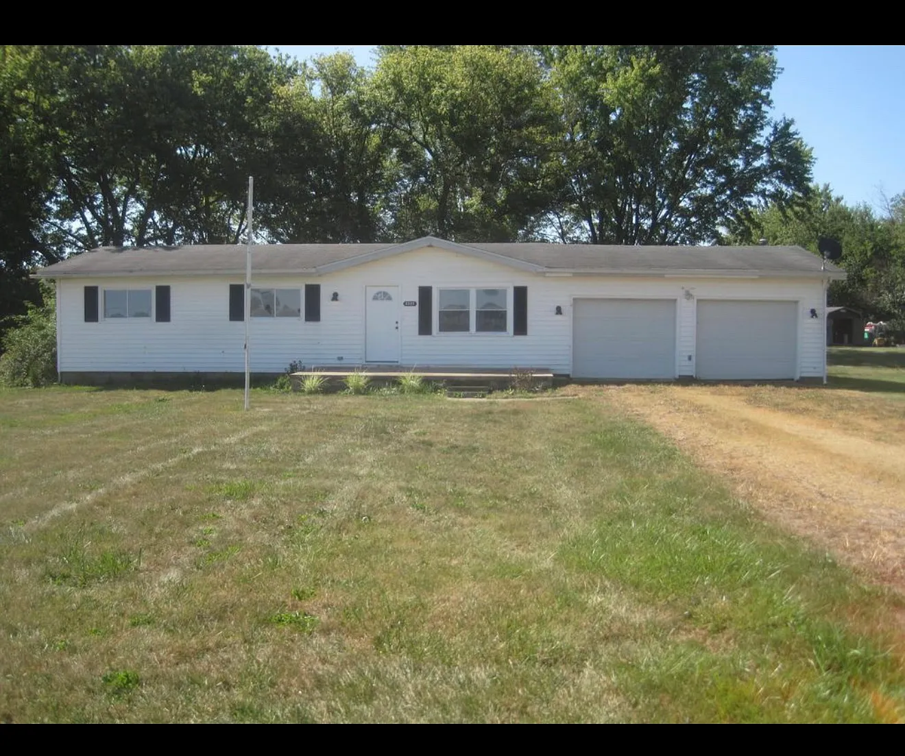 3 bed, 1100 sqft, $1,800 — Photo 1