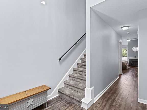 4th image of 45616 Longfields Village Dr