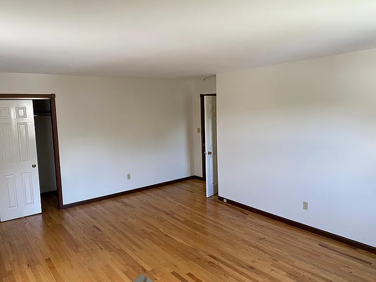 115 James St — Photo 3